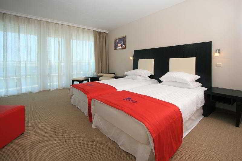 Calypso Hotel - All Incluisve Pantai Sunny Bagian luar foto