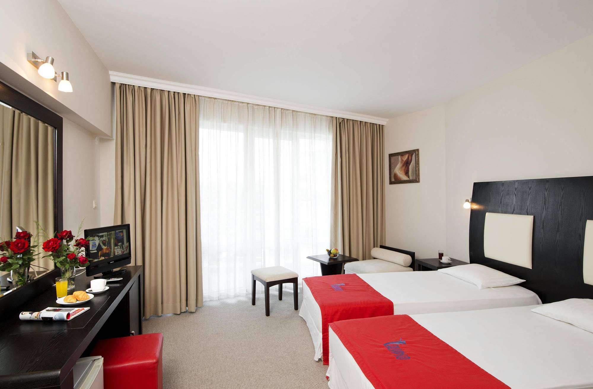 Calypso Hotel - All Incluisve Pantai Sunny Bagian luar foto
